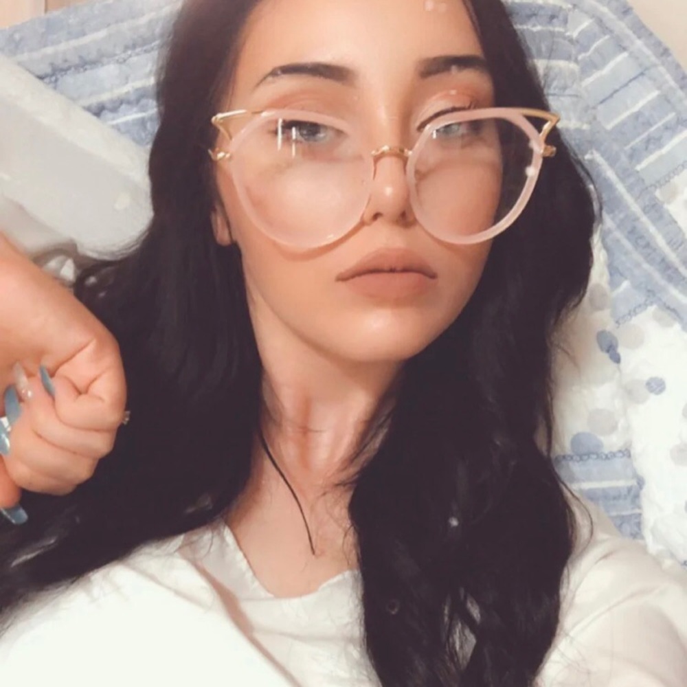 ISO: style number for zenni glasses worn by Deavan 90 Day Fiancé